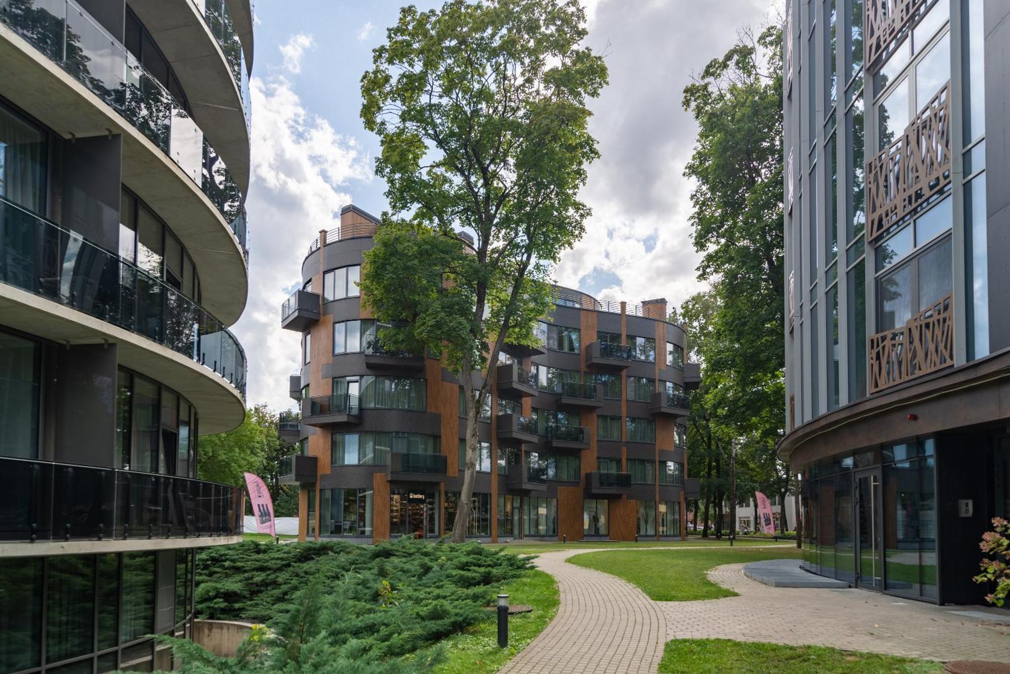 2 Bedroom Apt, 2 Garage Spots & Balconies, Self Check-In, By Cohost Druskininkai Eksteriør billede